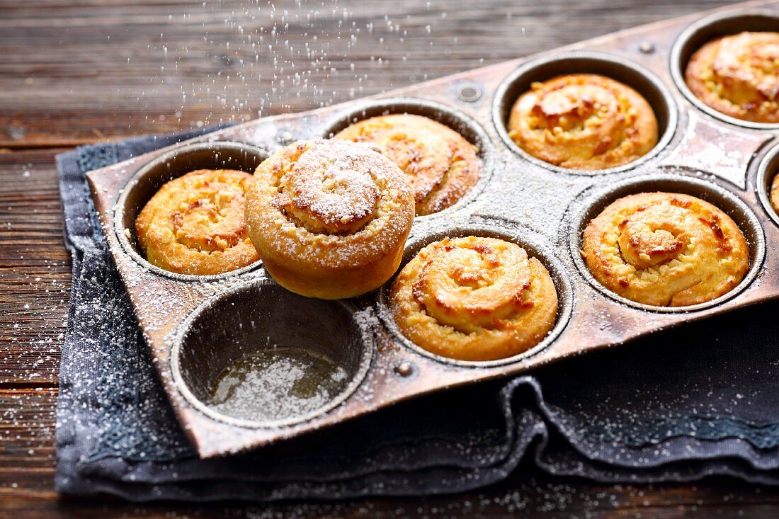 Small almond and marzipan cakes