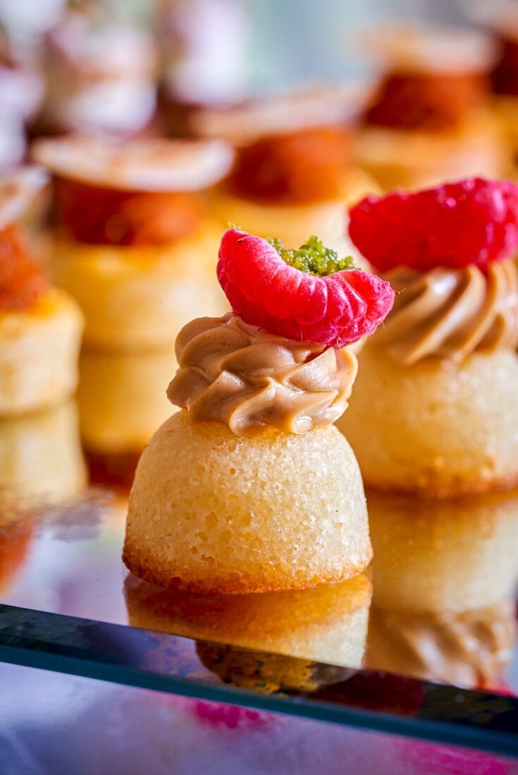 Small cakes with buttercream and raspberry