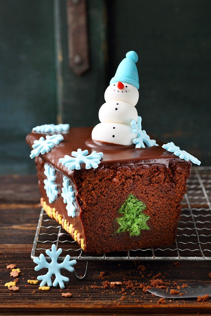 Wintry chocolate 'O Christmas Tree' loaf cake