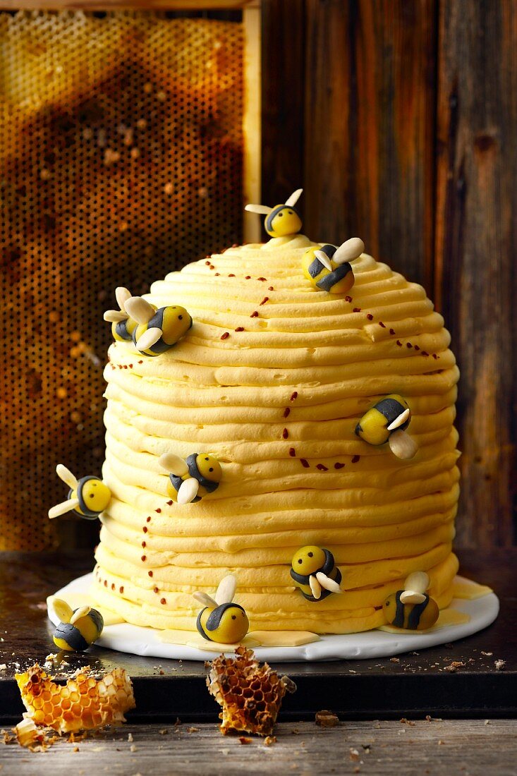 'Beesting' buttercream cake