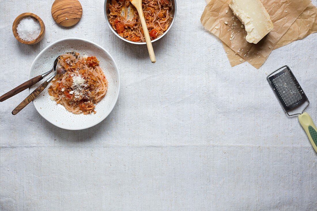 Konjak-Spaghetti mit Fenchel-Bolognese (Low Carb)
