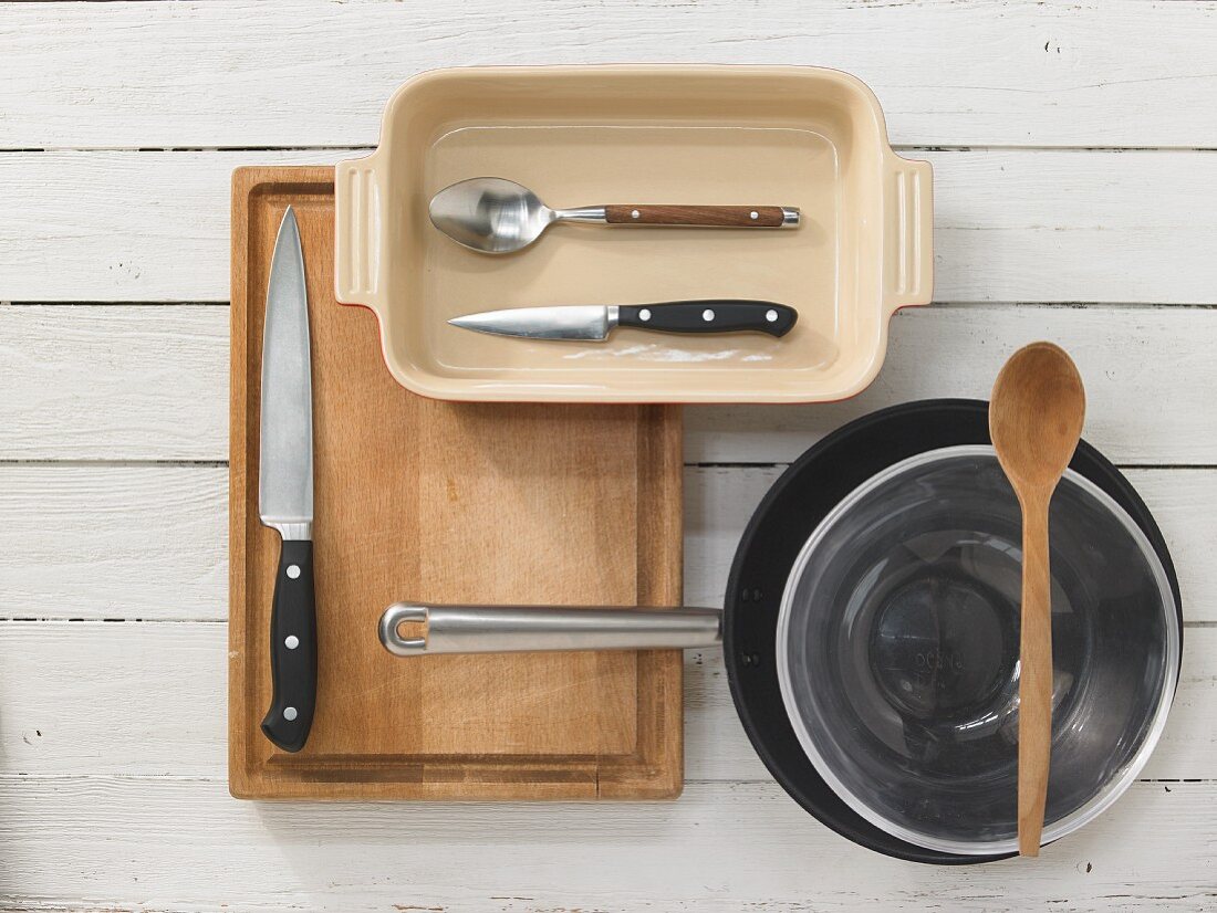 Kitchen utensils for making casseroles