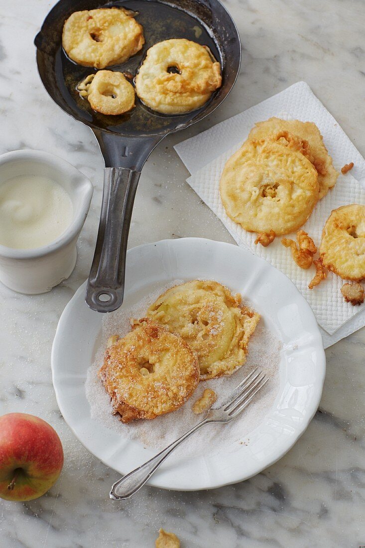 Small apple cakes with zabaglione from fermented freshly pressed grape juice (sugar-free)