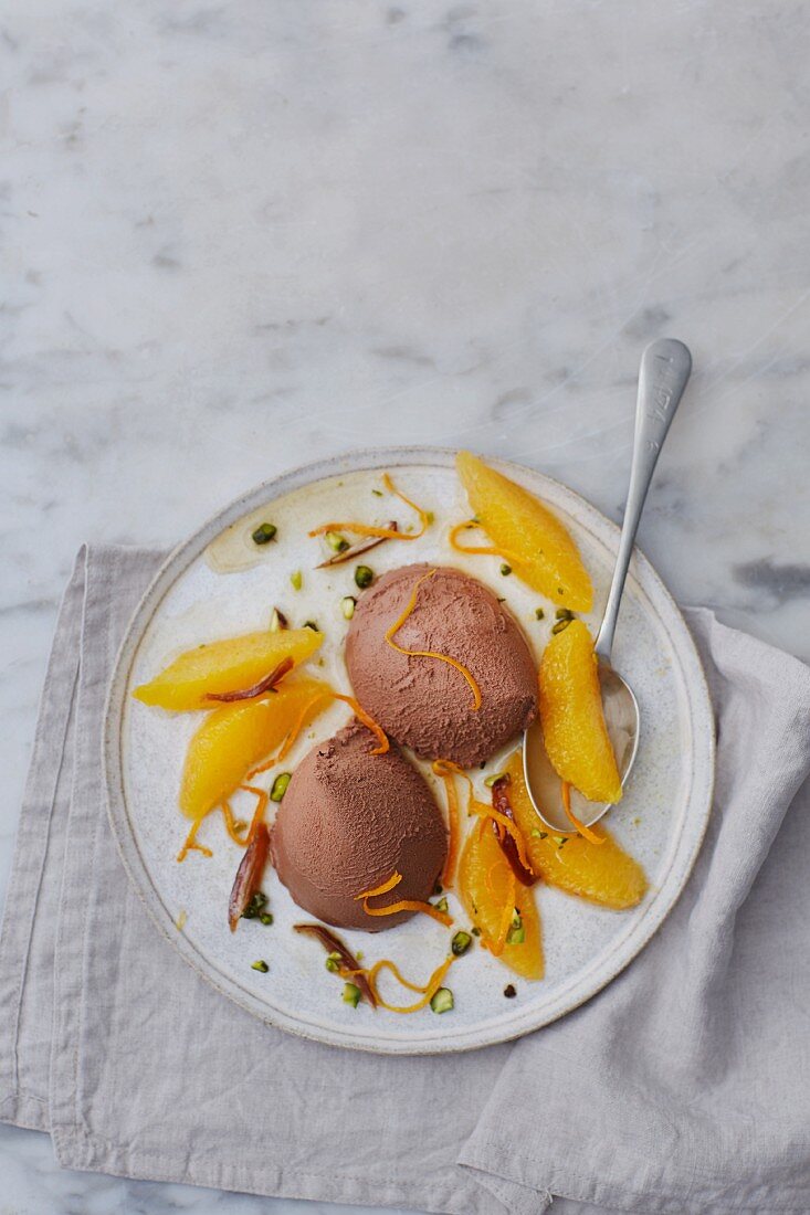 Sugar-free chocolate mousse served with cinnamon orange slices