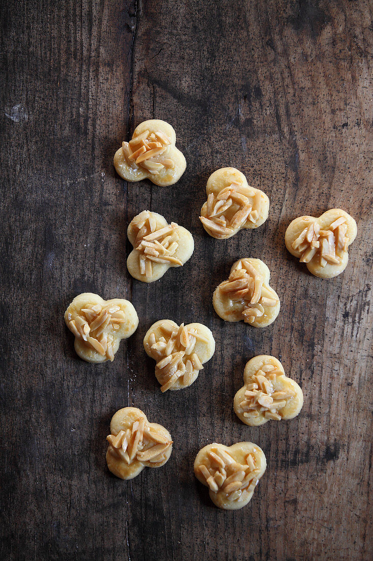 Butterplätzchen mit Mandelstiften