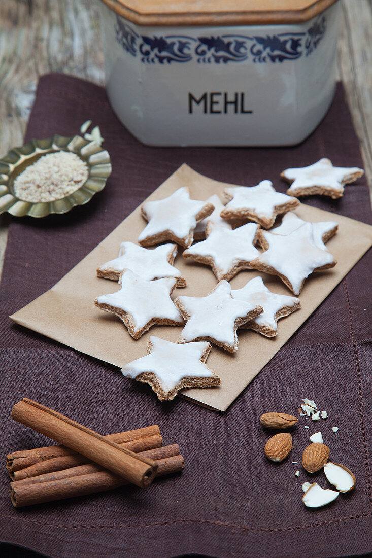 Fruity cinnamon star biscuits