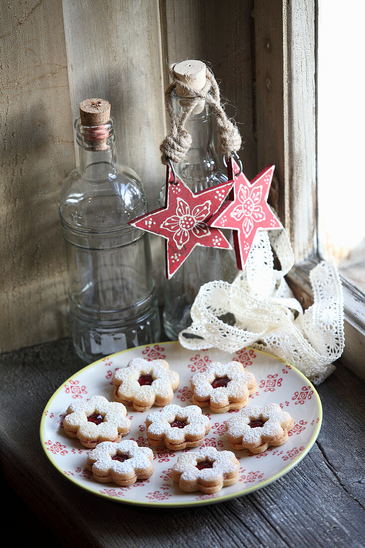 Shortbread biscuits with icing sugar