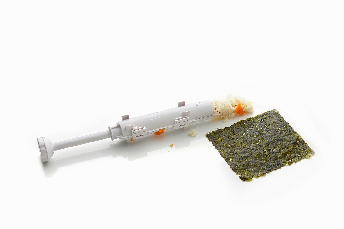 A sushi bazooka – spray gun containing … – Buy image – 12246070