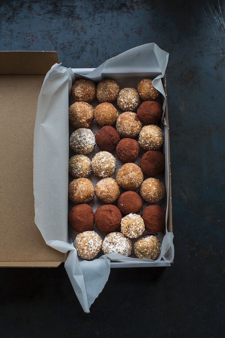 Energy balls, rolled in cocoa, coconut flakes or cinnamon sugar