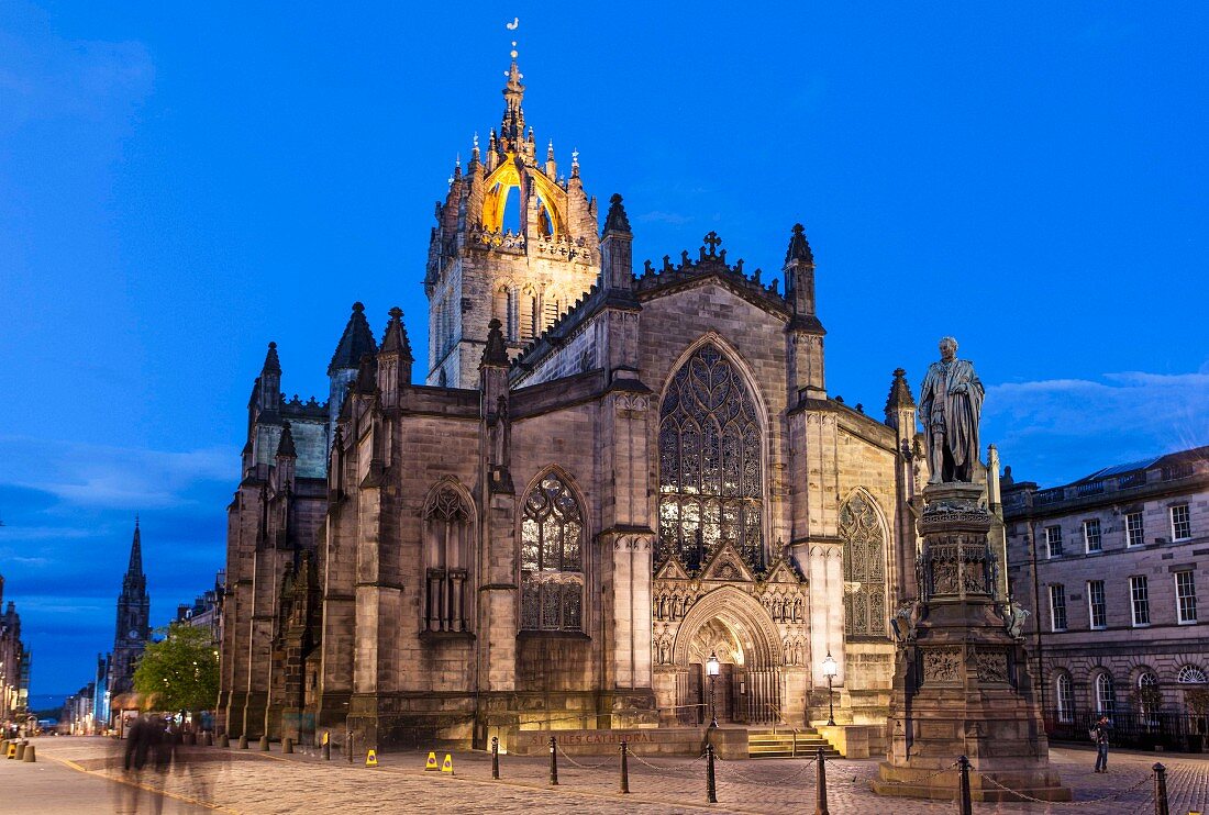St Giles' Cathedral on the Royal Mile in Edinburgh, Scotland