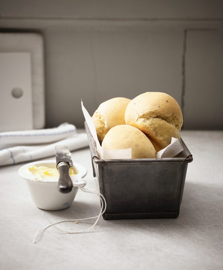 Spelt bread rolls with aniseed and caraway seeds