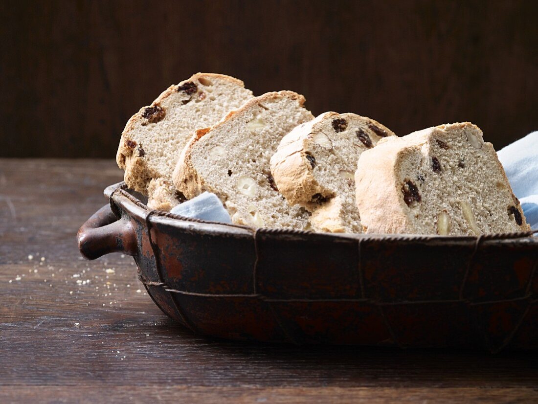 Fruity nut bread (lactose-free)