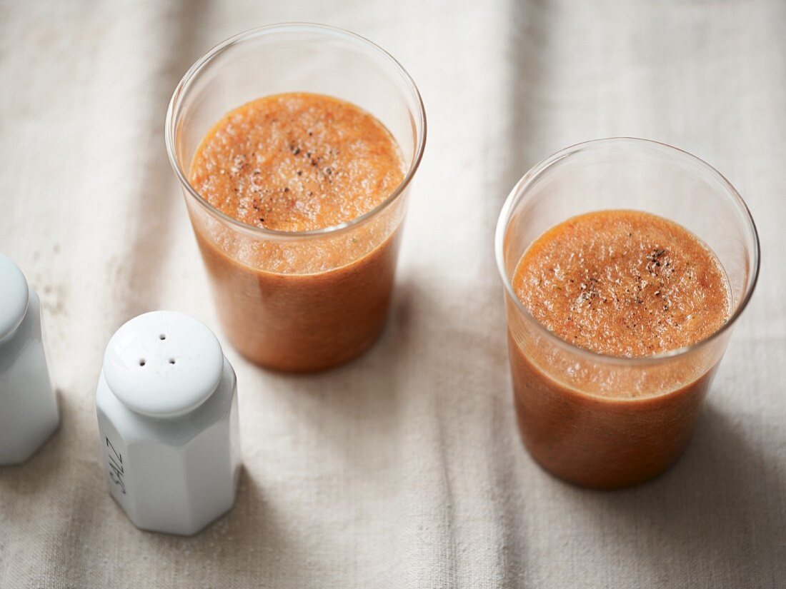 Carrot and kohlrabi smoothie with pepper (lactose-free)