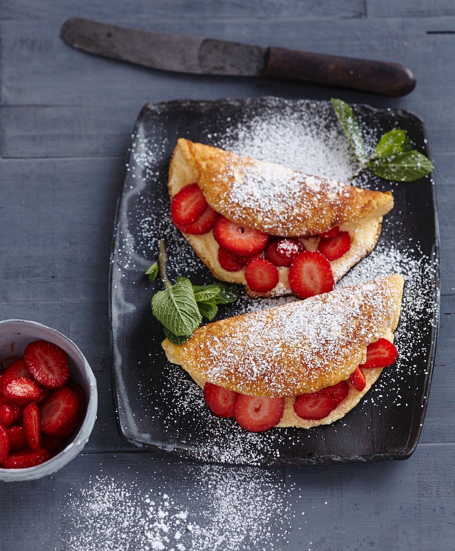 Fluffy omelette with fresh strawberries