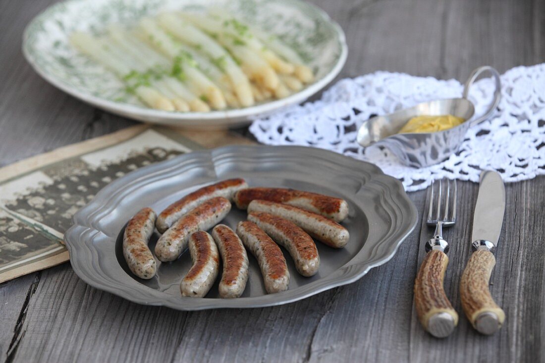 Nürnberger mit Spargelsalat