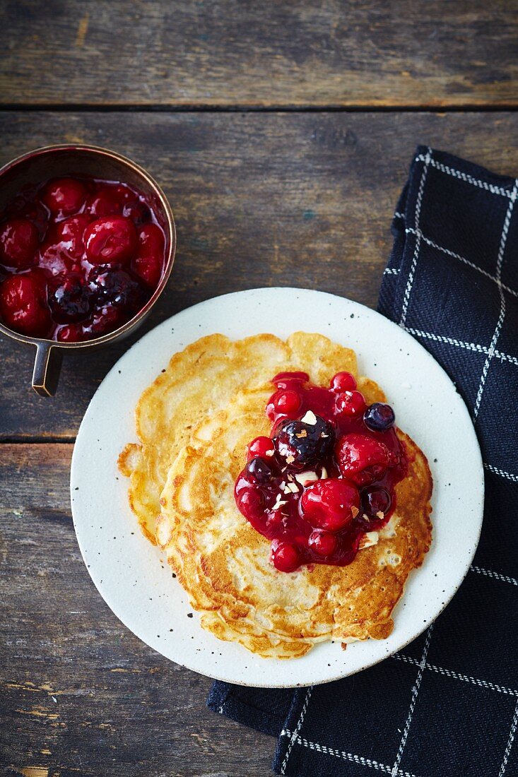 Vegan quinoa pancakes with berry compote (soya-free)