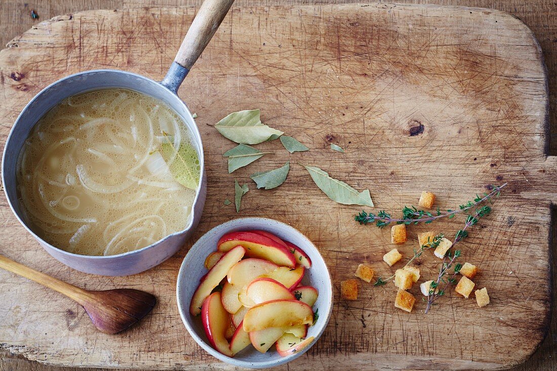 Vegan onion soup with braised apples