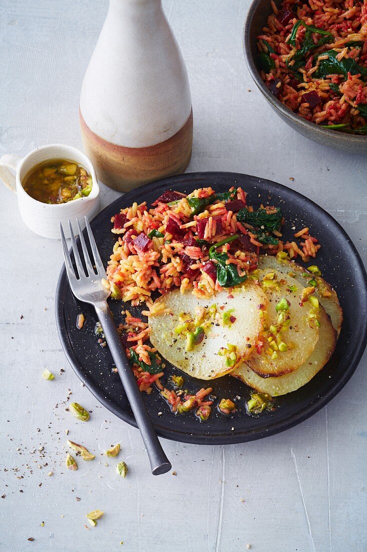 Veganer Rote-Bete-Gewürzreis mit Ofenkohlrabi (sojafrei)