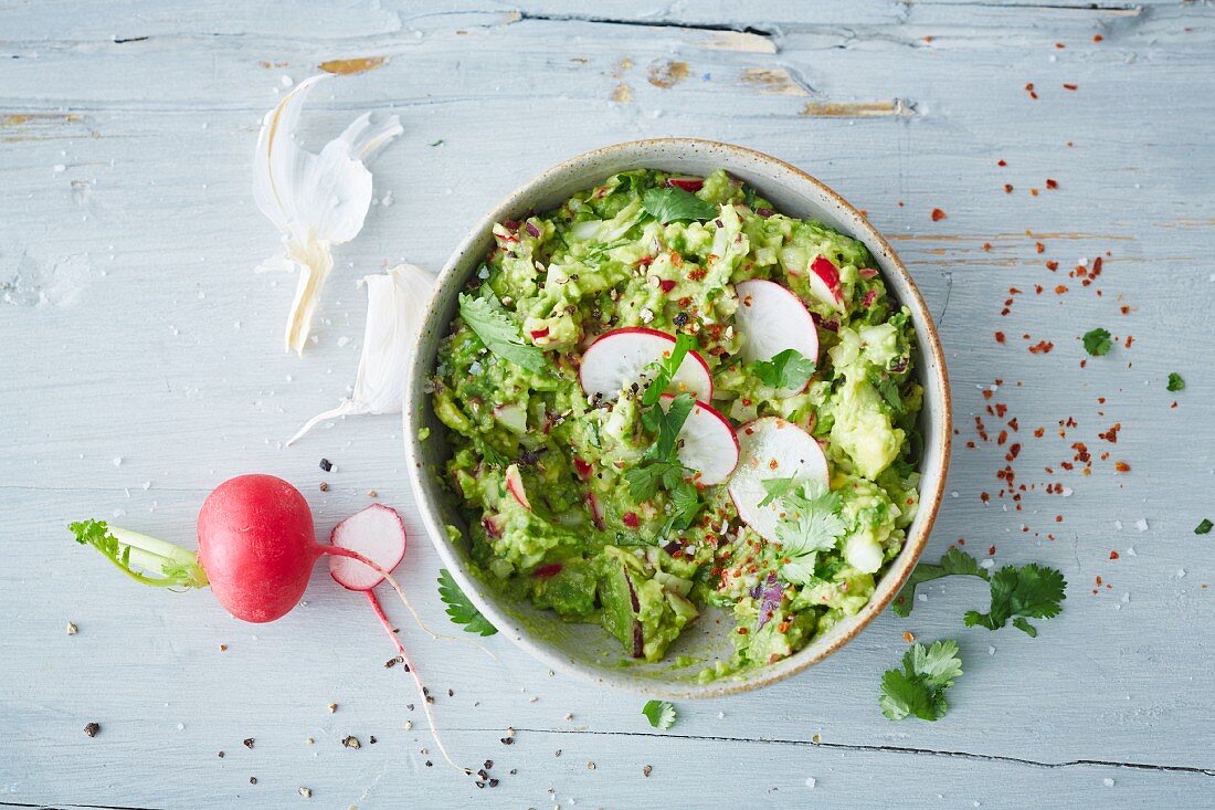 Vegan radish guacamole (soya-free)