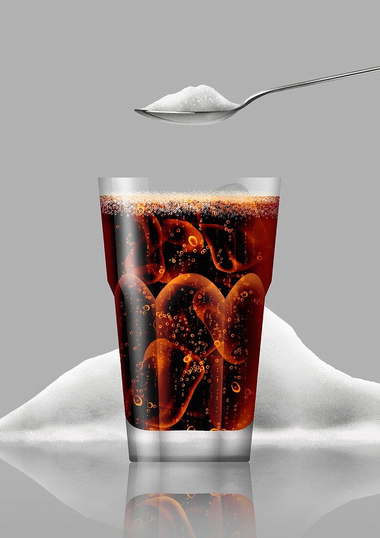 Glas Cola vor Zuckerhaufen