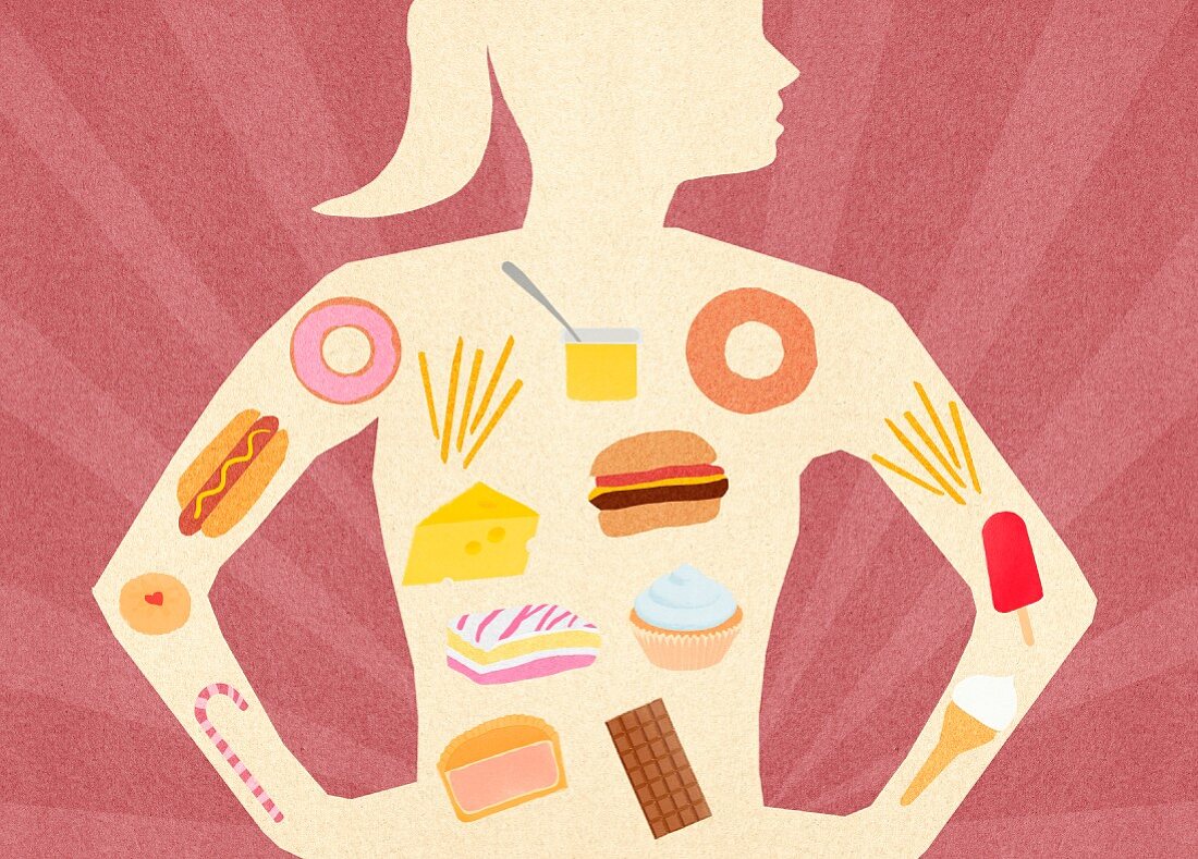 Auswahl von ungesunden Lebensmitteln in dem Körper einer Frau