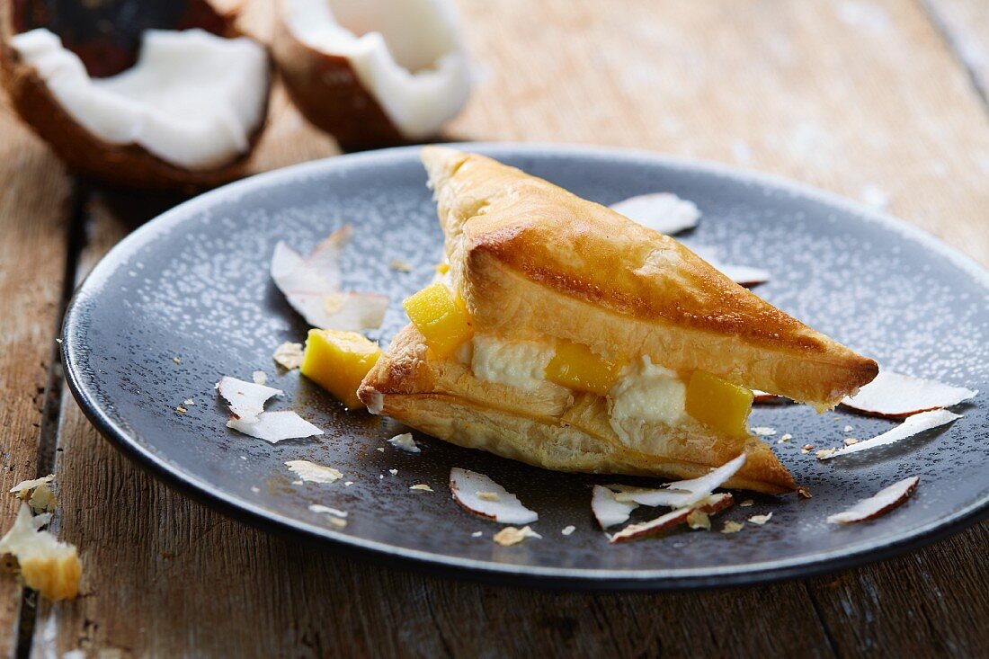 Puff pastry filled with coconut cream and fruit
