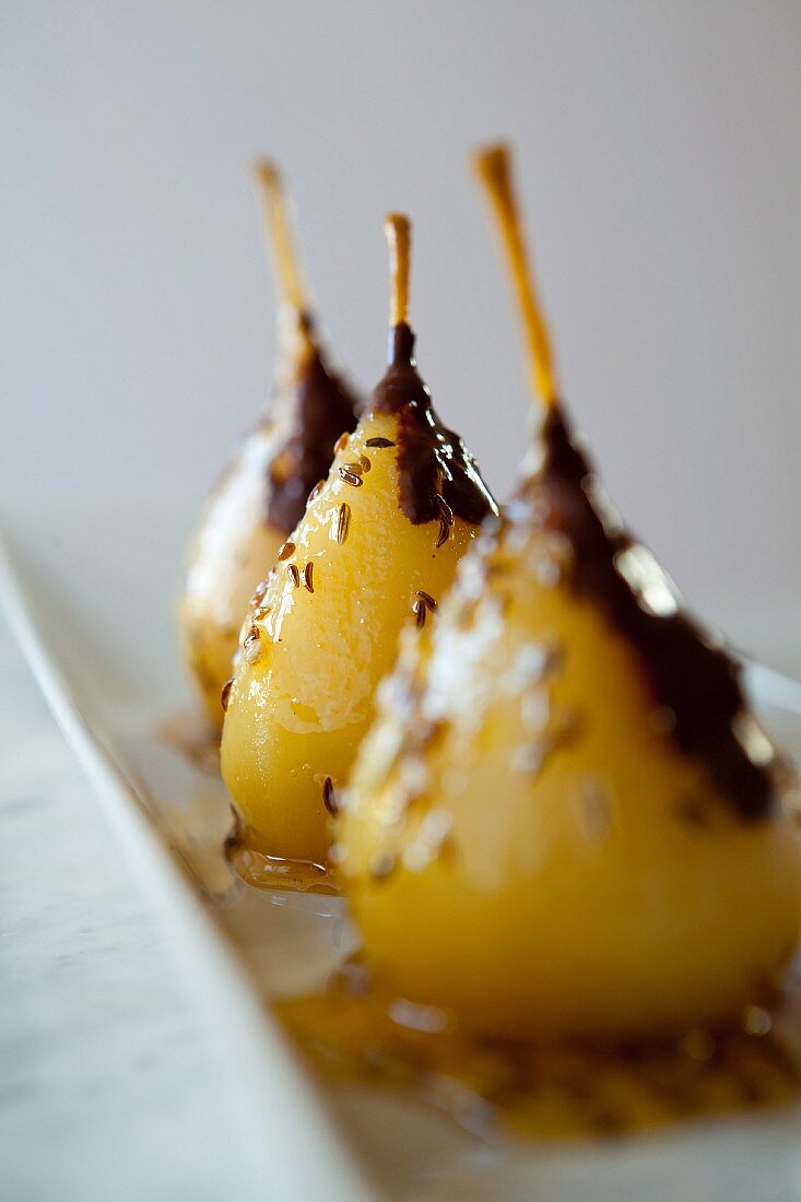 Sweet pears with chocolate and fennel seeds