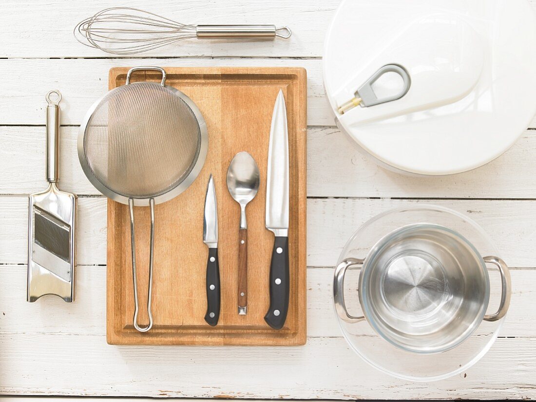 Kitchen utensils for making salad