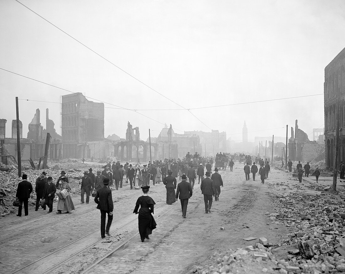 Street scene after 1906 San Francisco earthquake