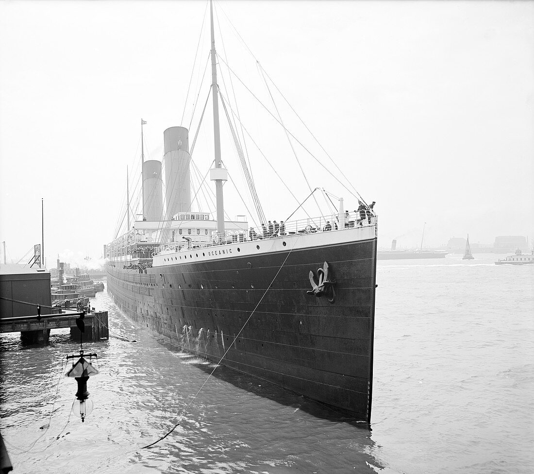 RMS Oceanic in harbour, 1903