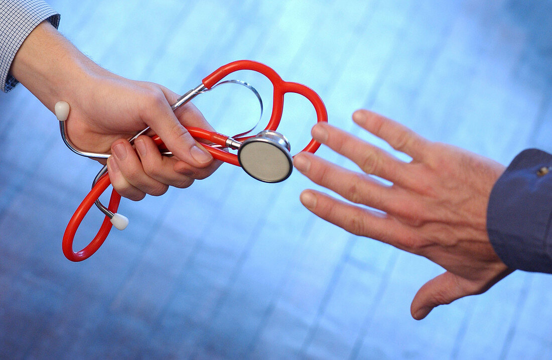 Hand passing on a stethoscope