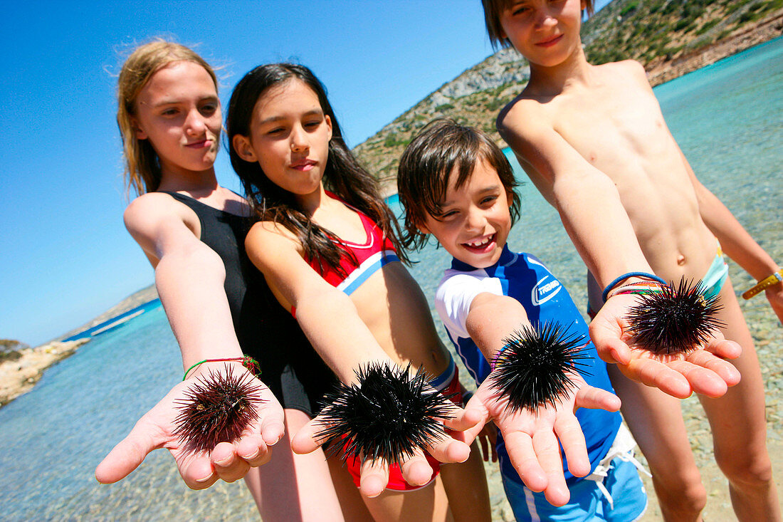 Children with urchins
