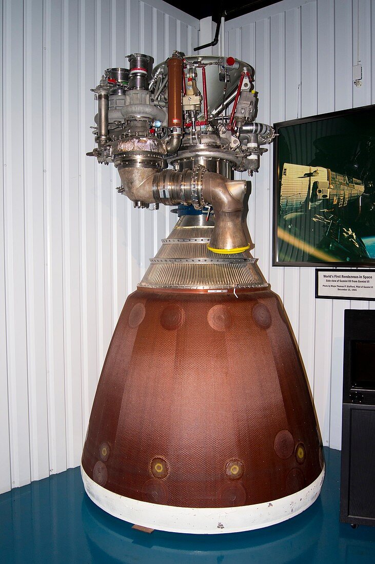 Composite rocket engine nozzle