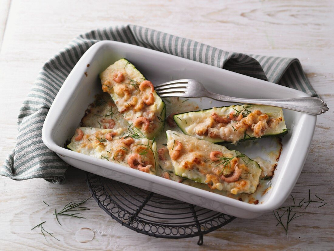 Oven-baked courgettes with prawns and cheese