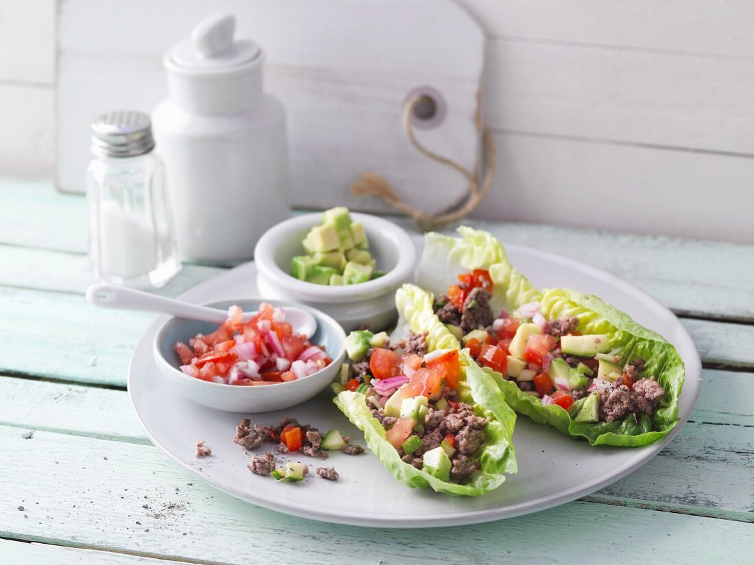 Mexican lettuce tacos with tomato salsa and avocado (no carb)