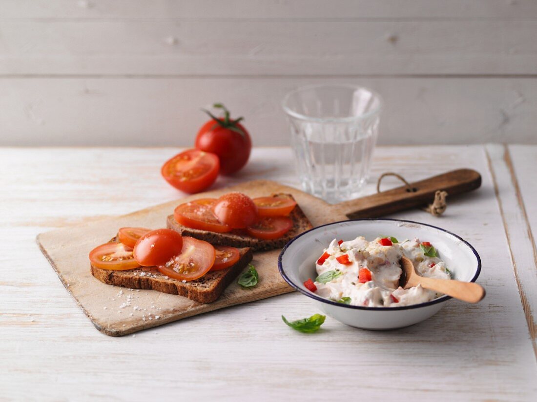 Protein bread with tomato and pepper quark with basil