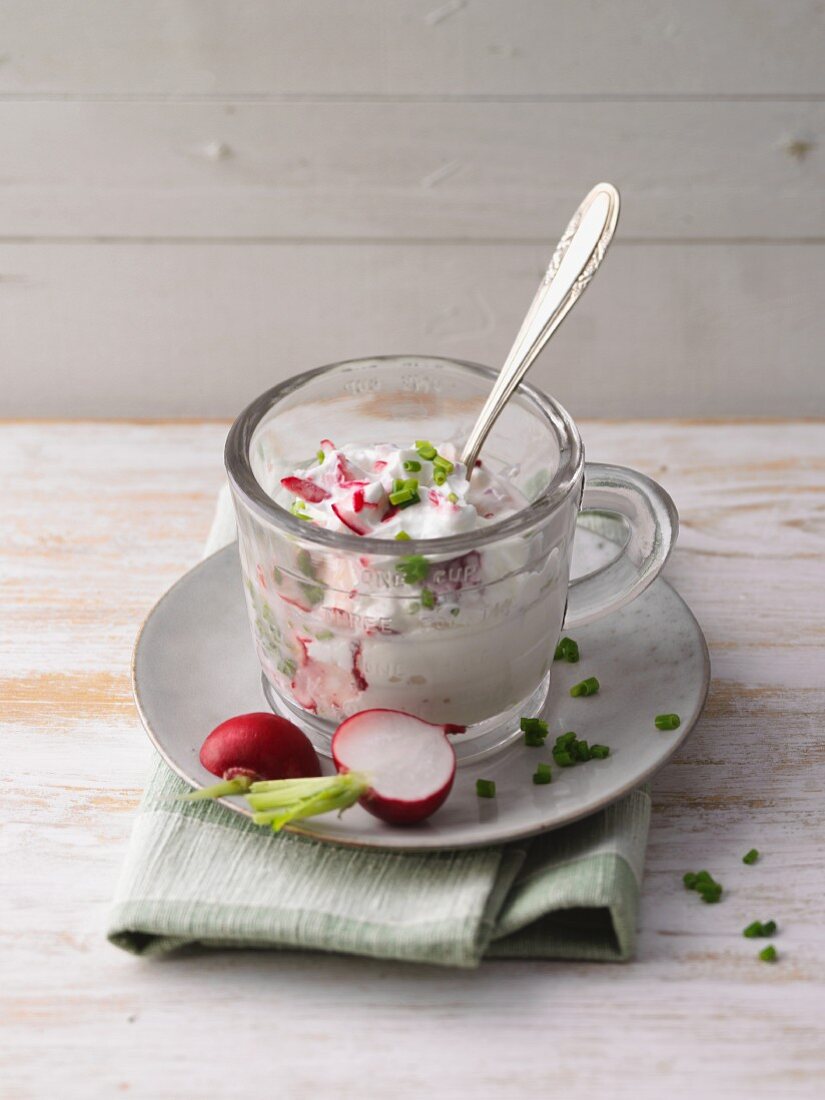 Radish cream cheese with chives