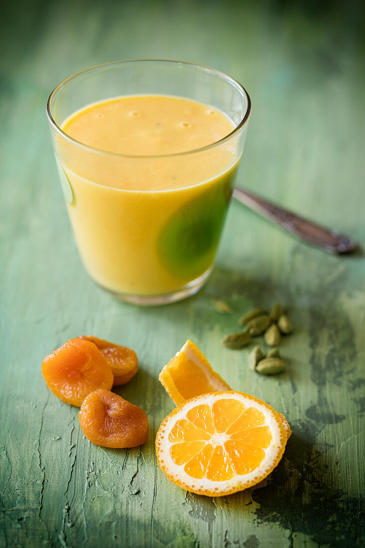 Orange-apricot-cardamom smoothie