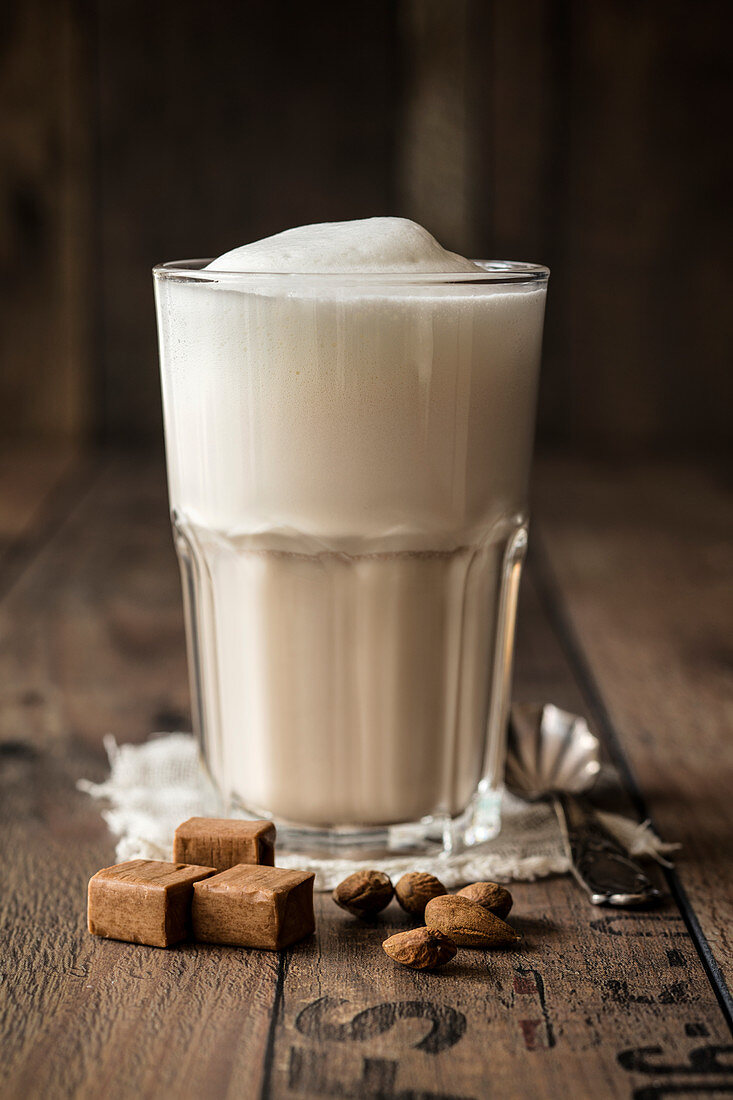 Caramel-almond smoothie