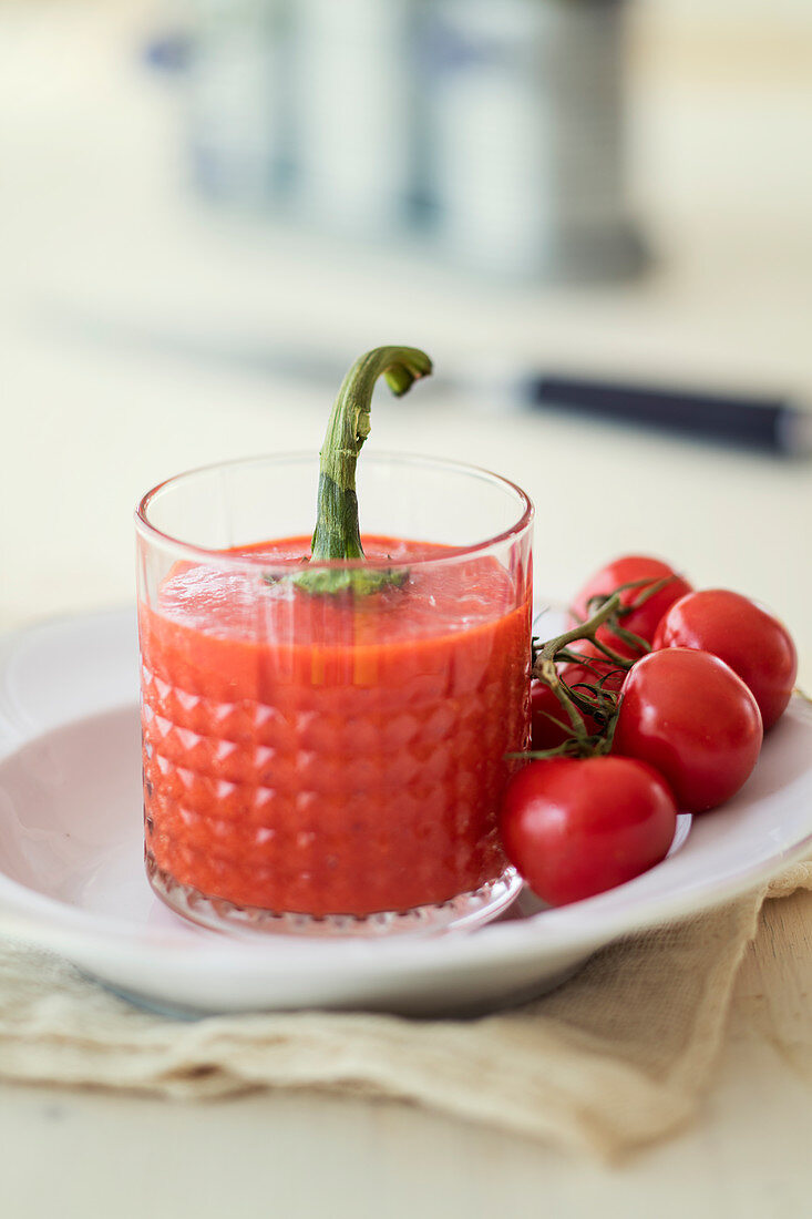 Tomaten-Paprika-Smoothie mit Bockshornklee