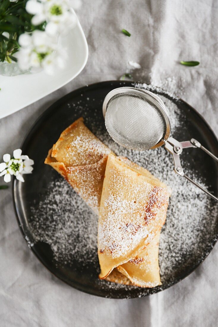 Spelt crepes with icing sugar