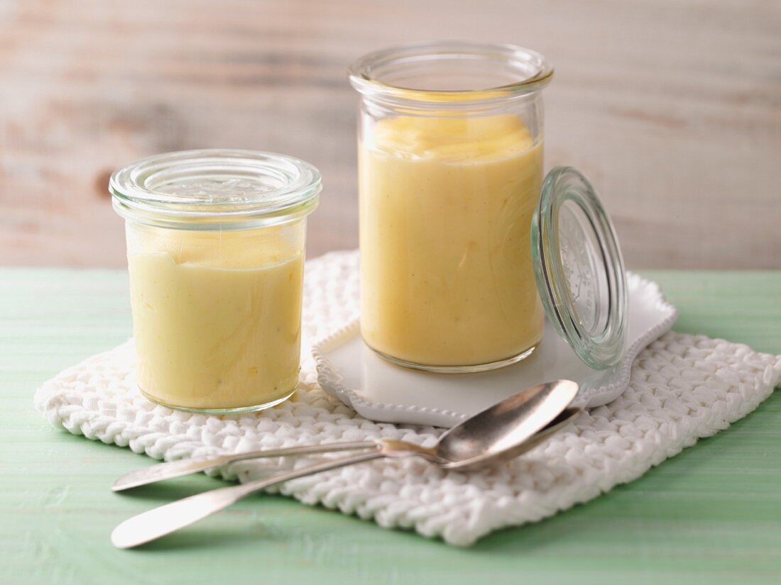 Vanilla pudding in jars