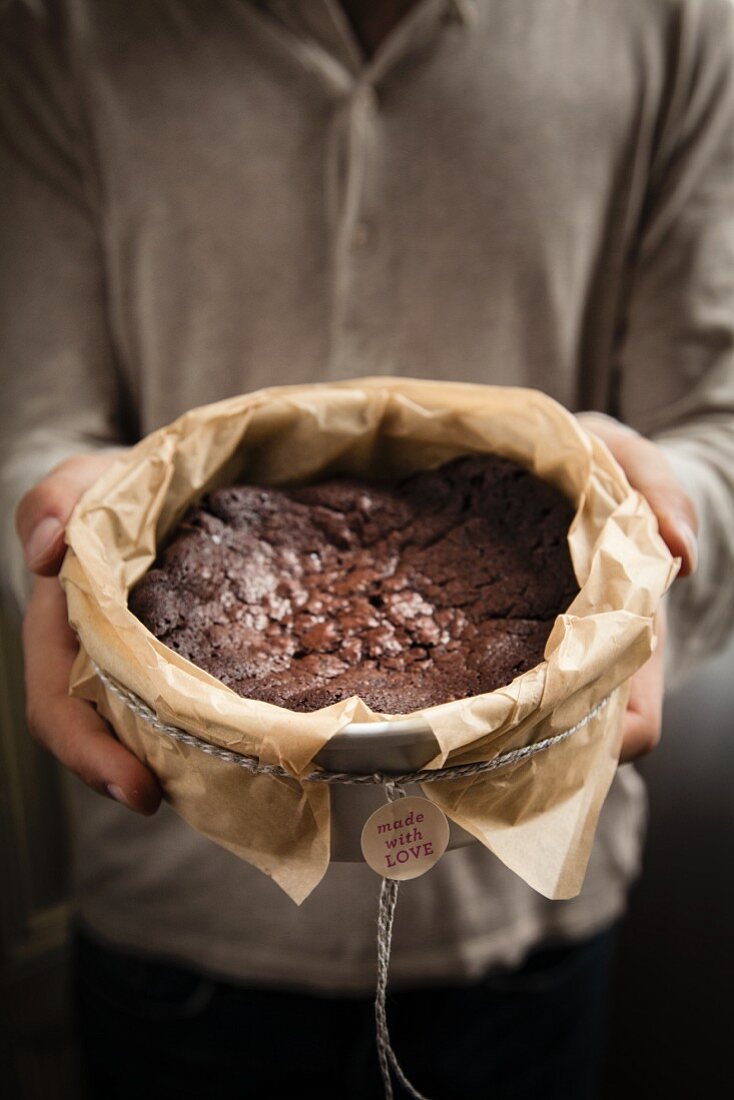 Selbstgemachter glutenfreier Schokoladenkuchen zum Verschenken