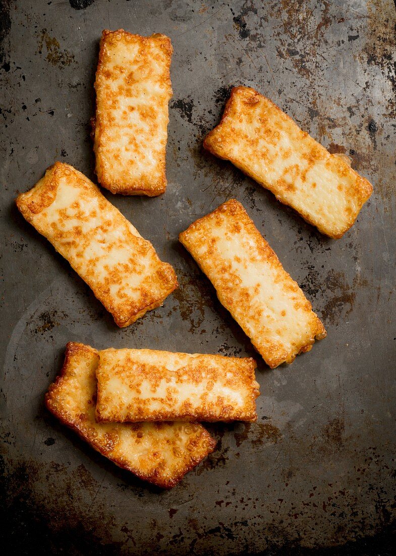 Fried halloumi (seen from above)