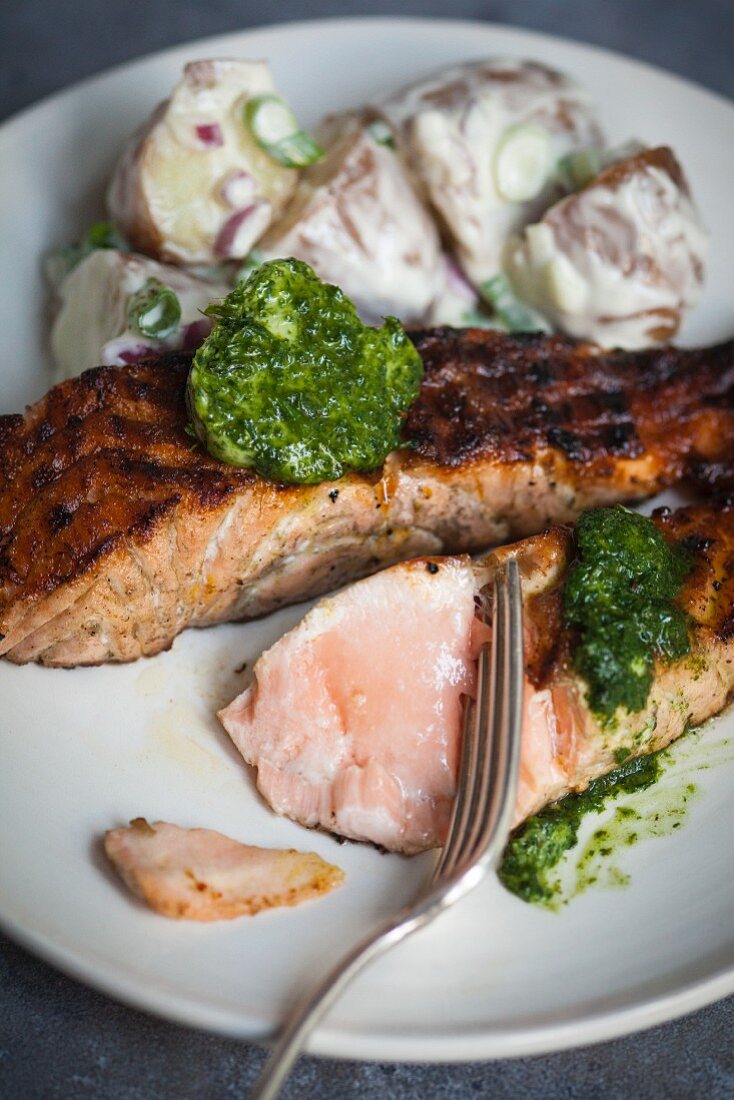 Grilled salmon with herb butter and potatoes