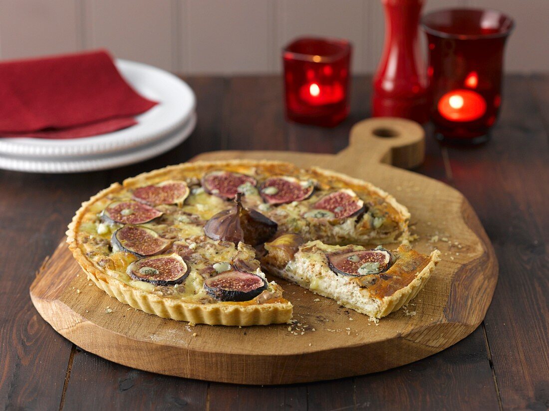A fig and Stilton tart, sliced, on a wooden board