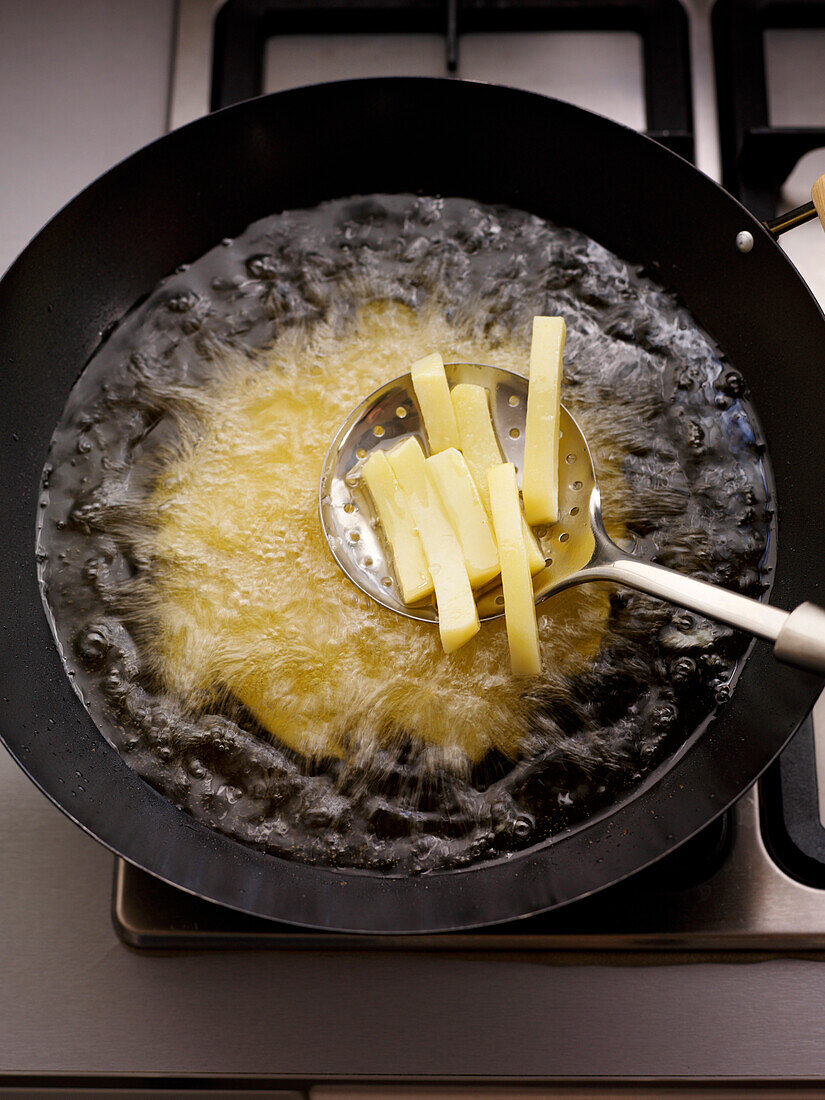 Frittierte Kartoffelstäbchen