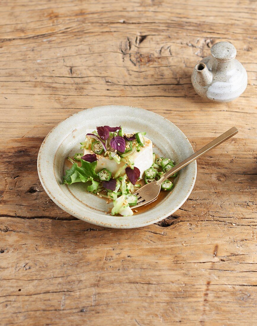 Tofu with salad and soy dressing