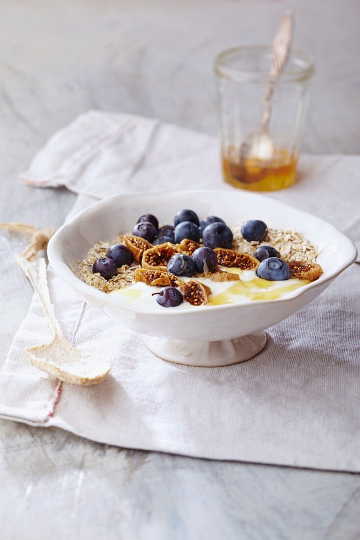 Energy muesli with yoghurt, dried figs, blueberries and honey