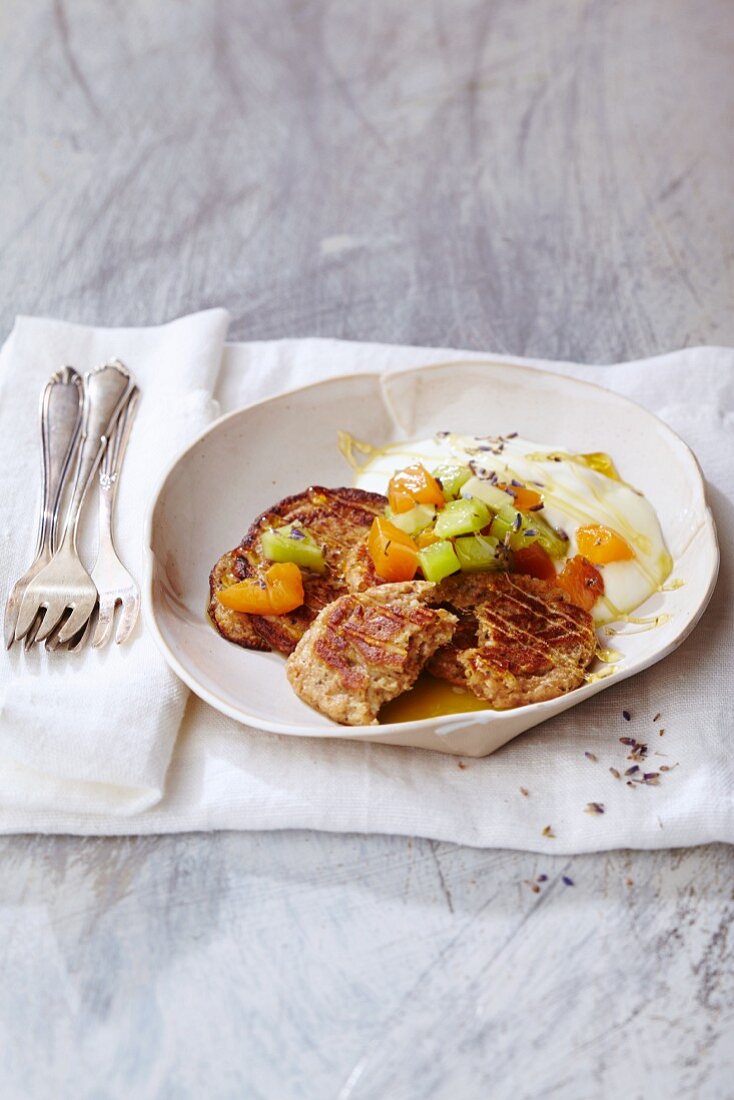 Mandelküchlein mit Lavendel-Obst